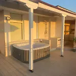 Luxury Penthouse With Outdoor Hot Tub And Panoramic Views Apartment