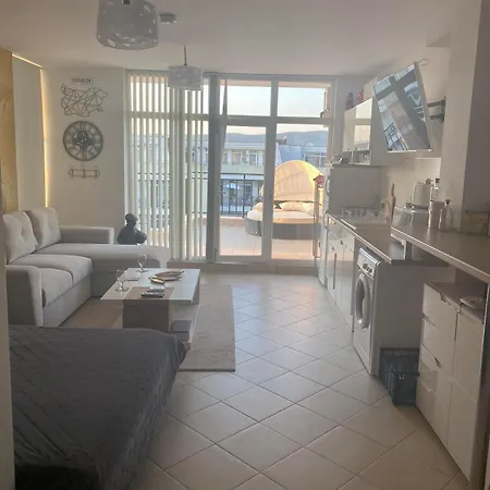Luxury Penthouse Studio With Outdoor Hot Tub And Panoramic Views Slantchev Briag