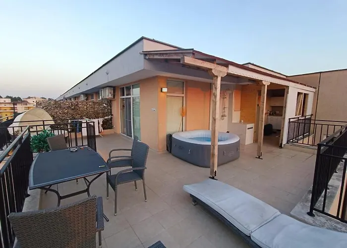 Luxury Penthouse Studio With Outdoor Hot Tub And Panoramic Views * Slantchev Briag